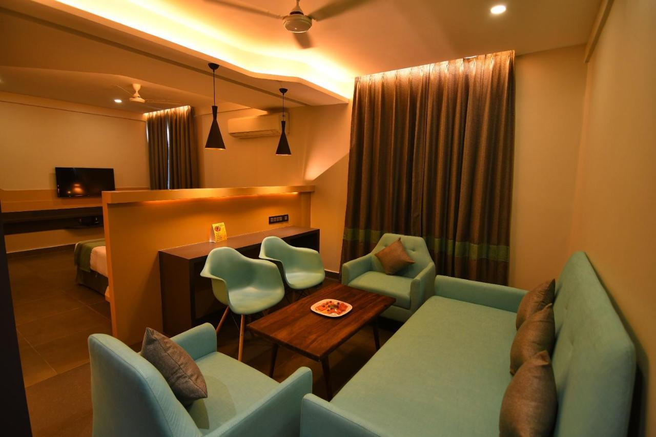The Cent Hotel Хайдарабад Экстерьер фото