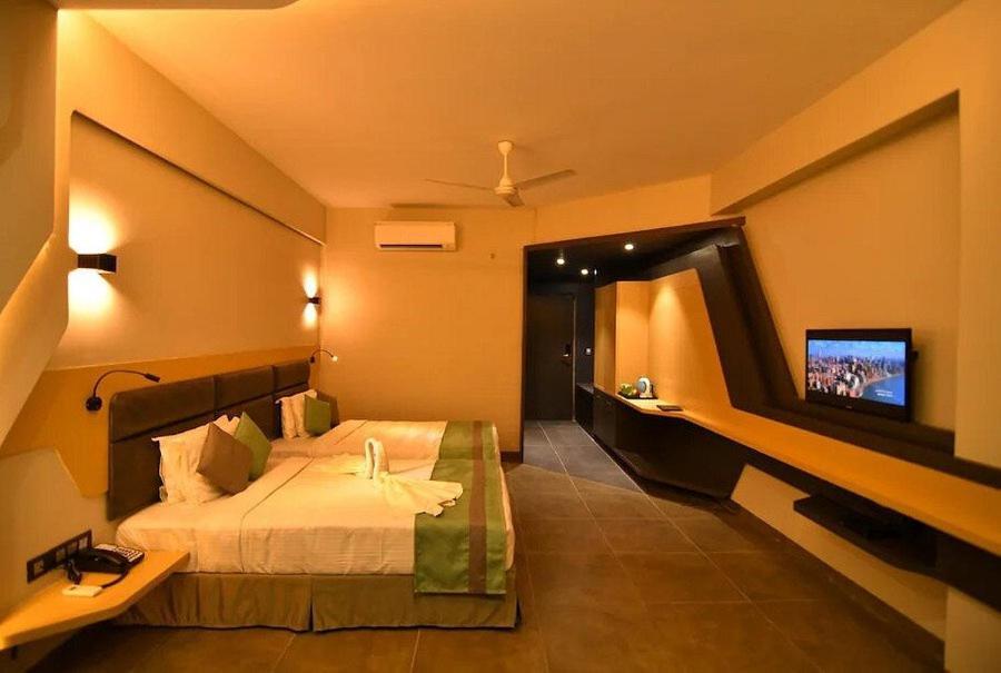 The Cent Hotel Хайдарабад Экстерьер фото
